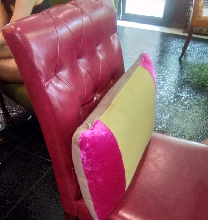 カフェの椅子